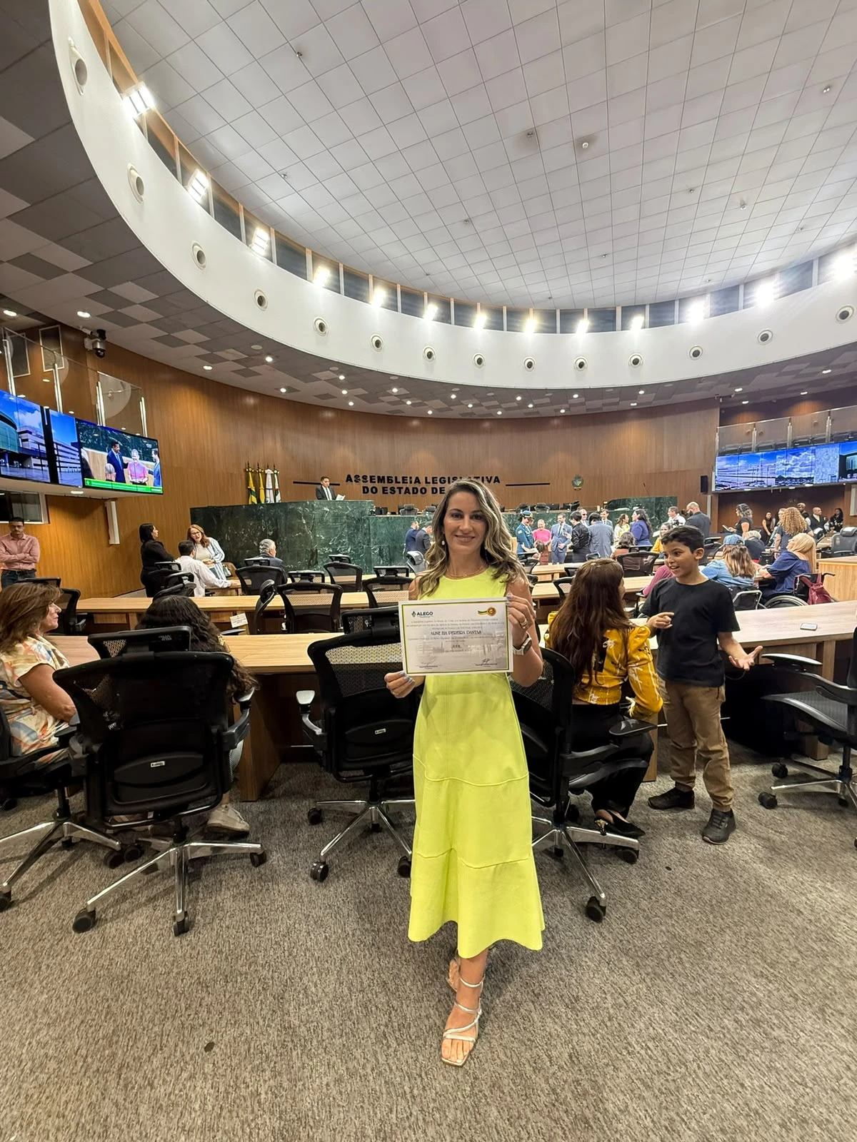 Aline Zia em homenagem na Assembleia Legislativa do Estado de Goiás